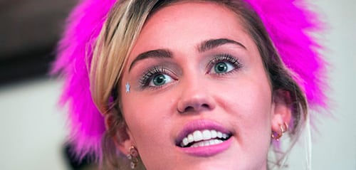 Kisah Miley Cyrus yang Sensasional dan Berbakat Kisah Miley Cyrus