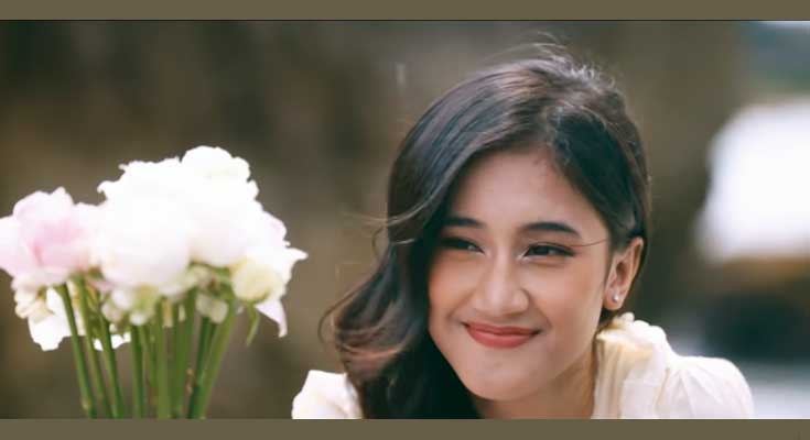 Tak Ingin Usai: Lagu Terpopuler Keisya Levronka Lagu Terpopuler Keisya Levronka